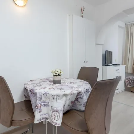 Apartment With Wifi - 2243 Rovinj